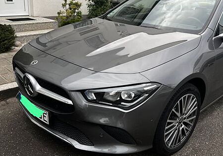 Mercedes-Benz CLA 250 e / HUD / Progressive / 1. Hand