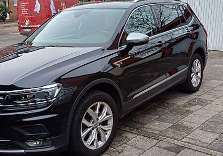 VW Tiguan Allspace Volkswagen 2.0 TDI SCR DSG 4MOTION IQ.D...