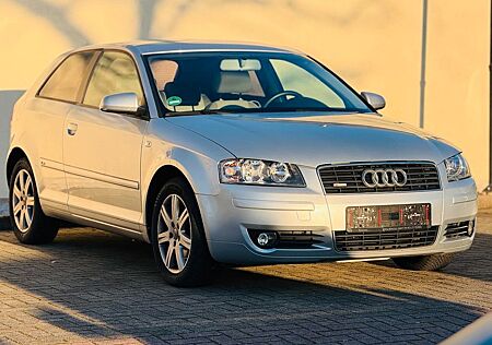 Audi A3 1.6 S-Line Attraction AUT. Klima TÜV
