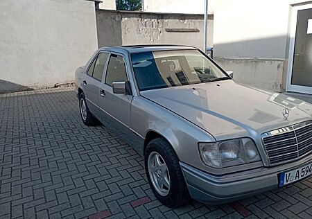 Mercedes-Benz 200 W 124 2.0 l Diesel
