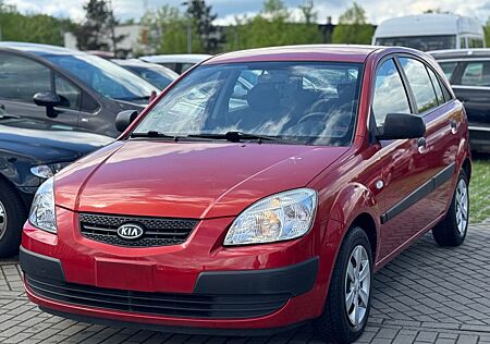 Kia Rio 1.4 Attract 97PS Servolenkung 1.Hand TÜV NEU