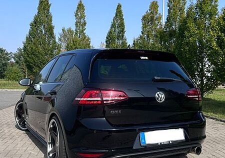 VW Golf Volkswagen 2.0 TSI DSG BMT GTI GTI