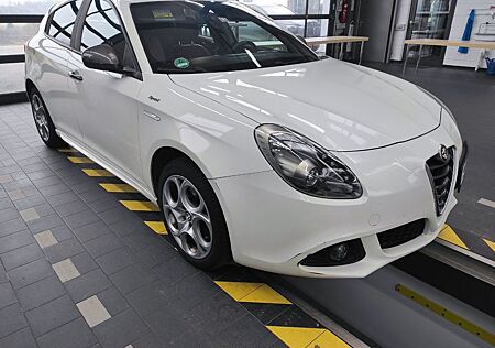 Alfa Romeo Giulietta 2.0 16v JTDm 175PS TCT| TÜV Bremsen Batterie NEU