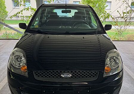 Ford Fiesta 1,3 51 kW, bis 08/2027 TÜV