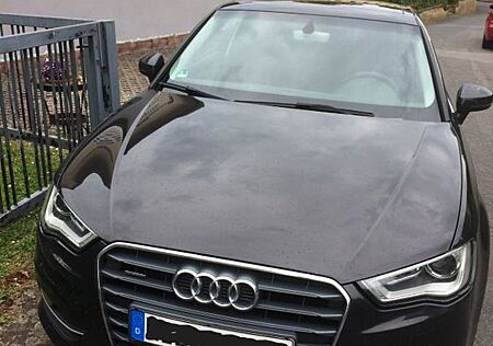 Audi A3 2.0 TDI 8V Quattro Ambiente PSD AHK MMI Navi