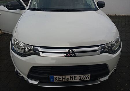 Mitsubishi Outlander 2.2 DI-D ClearTec 4WD Diamant Edit...