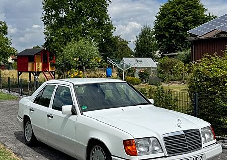 Mercedes-Benz 220