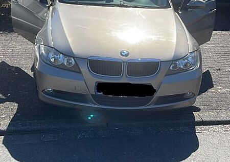 BMW 320i -