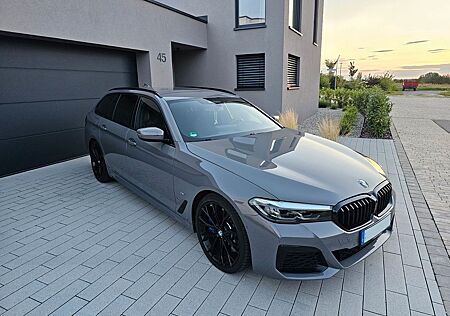 BMW 530d Touring M Paket / Berninagrau / 20 Zoll