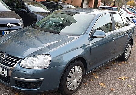 VW Jetta Volkswagen 1.6 FSI Comfortline, 6 Gang Getriebe