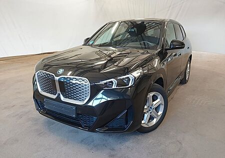 BMW iX1 30 xDrive M Sport DrivAssProf_Headup_360Grad