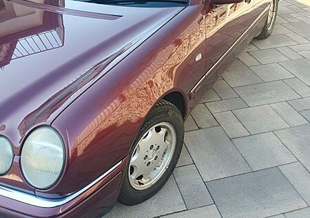 Mercedes-Benz E 200 AVANTGARDE Avantgarde