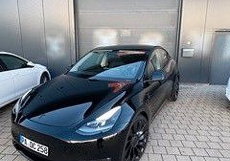 Tesla Model Y Long Range Dual ALLRAD 06/2024 21 ZOLL