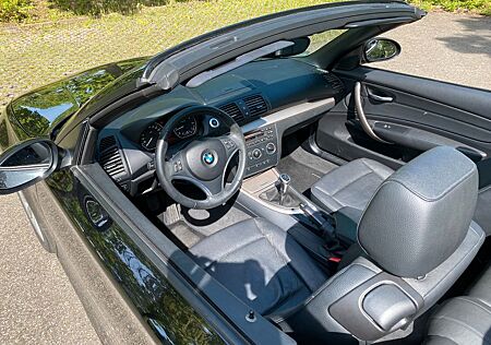 BMW 118i Cabriolet BLACK SAPPHIRE METALLIC