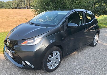 Toyota Aygo (X) Aygo (X) 1,0-l-VVT-i x-play touch