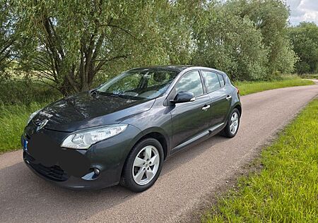 Renault Megane Dynamique 1.6 16V 110 Dynamique