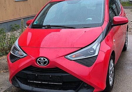 Toyota Aygo (X) Aygo 1,0 53 KW 1. Hd unfallfrei sehr gepflegt