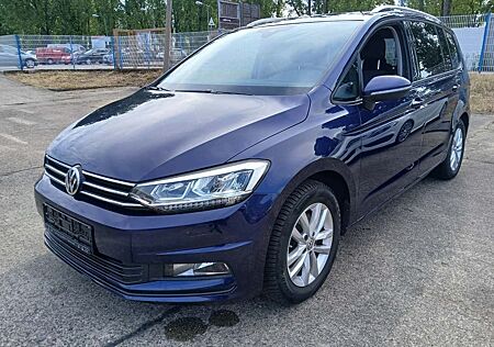 VW Touran Volkswagen DSG 7-Sitzer AHK Navi LED STHZG Kamera
