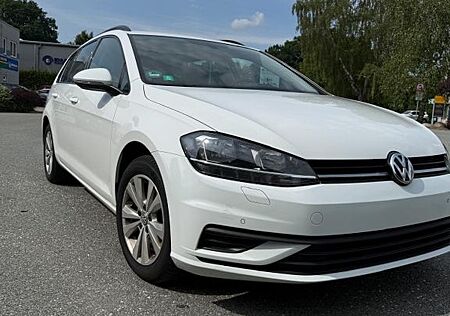 VW Golf Volkswagen 1.0 TSI Trendline Variant Trendline