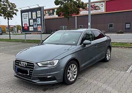 Audi A3 1.6 TDI ultra Attraction Attraction