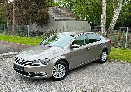 VW Passat Volkswagen Lim. Aut. NUR70tkm|KLIMA*TEMP*PDC*AHK*