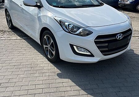 Hyundai i30 blue 1.4 PASSION LPG Scheckheft