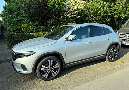 Mercedes-Benz EQA 250 - 360 Kamera, Head-up-Display