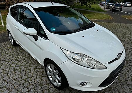 Ford Fiesta 1,4 Titanium X Klimaautomatik Alufelgen