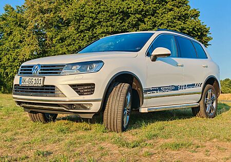 VW Touareg Volkswagen 3.0 V6 TDI Exclusive | Luftfederung