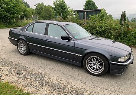 BMW 750i Auto