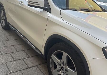 Mercedes-Benz GLA 200 AMG Line AMG Line