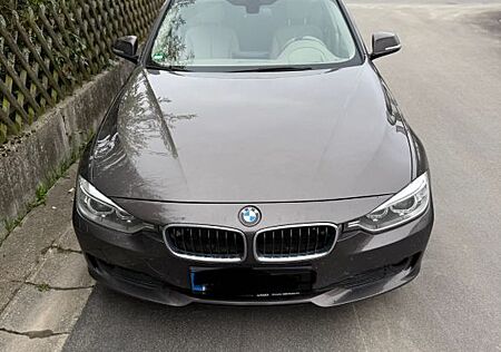 BMW 320d Touring Modern Line