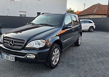 Mercedes-Benz ML 270 CDI 8 fach R 3,5 T Zugkraft viele Neu te