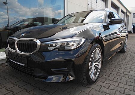 BMW 318iA Touring -PANORAMADACH-LED-NAVI-CARPLAY-PDC