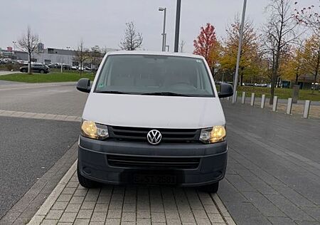 VW T5 Kombi Volkswagen 2,0 L 140 PS Schalter 9 Sitzer