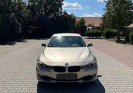 BMW 320i xDrive -