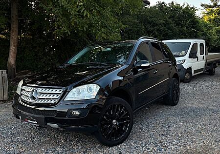 Mercedes-Benz ML 420 V8 *Scheckheft, PANO, LEDER*