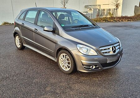 Mercedes-Benz B 180 CDI-Sehr guter Zst.-TÜV neu-8fach bereift
