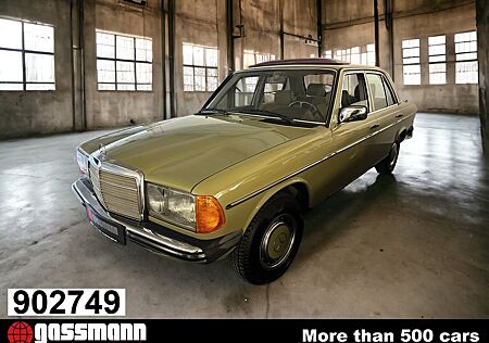 Mercedes-Benz 200 Limousine - W123