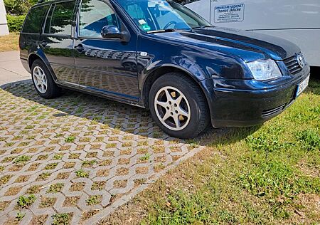VW Bora Volkswagen 1.9TDI 74kW Highline Variant Highline