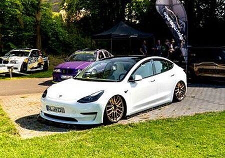 Tesla Model 3 Performance, mit Airride