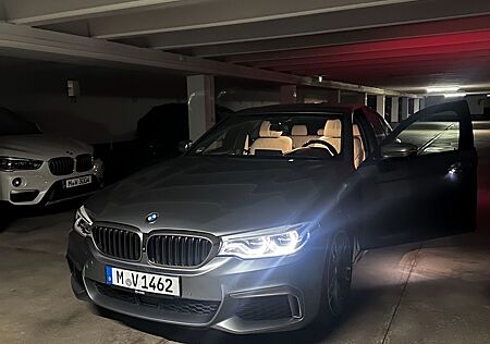 BMW M550i xDrive A -
