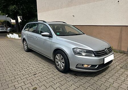 VW Passat Variant Volkswagen Passat 2.0 TDI Trendline BlueMotion Automatik