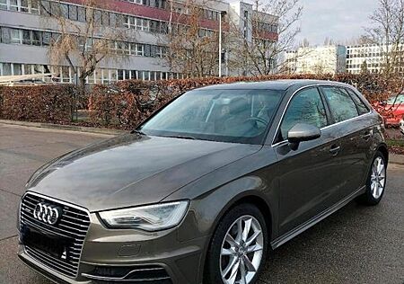 Audi A3 Sportback e-tron ambiente