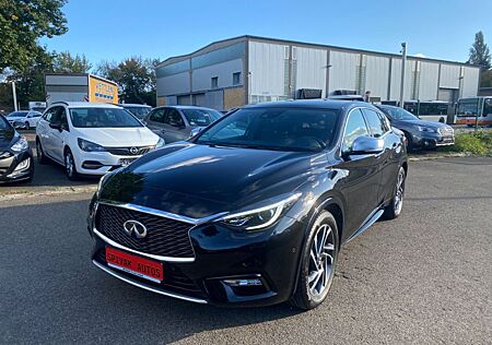 Infiniti Q30 1.6 Rückfahrkamera BOSE 1-Hand Leder Memory