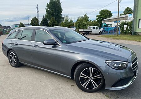 Mercedes-Benz E 220 d T Autom. -