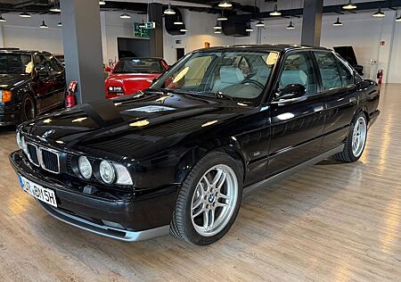 BMW M5 3.8