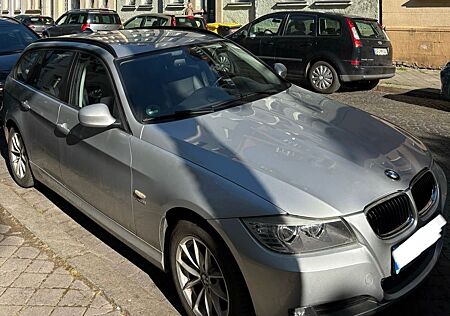 BMW 320d Touring xDrive *SHZ*NAVI*AHK*PDC*TEMPOM