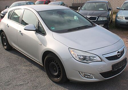 Opel Astra J Lim. 5-trg. Edition