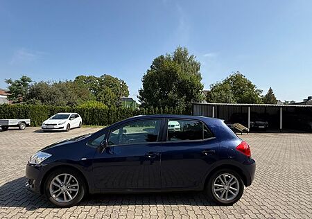 Toyota Auris Team
